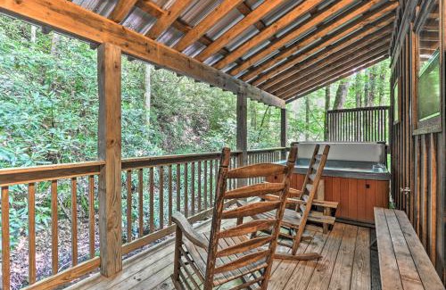 Gatlinburg - Pigeon Forge House | Creekside Smoky Mountain Paradise Less Than 1 Mi to Hiking