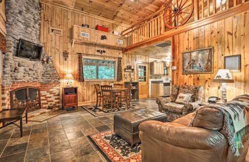 Gatlinburg - Pigeon Forge House | Creekside Smoky Mountain Paradise Less Than 1 Mi to Hiking