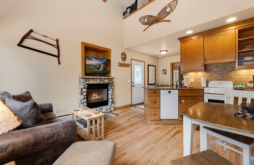 Fall River Estates Condo | Creekside Suite 05 River View!
