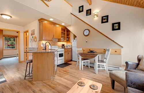Fall River Estates Condo | Creekside Suite 05 River View!