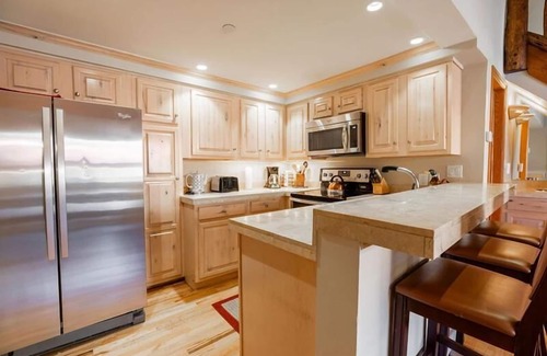 Vail Condo | Creekside Vail - In The Center Of Vail Village, Walk To Lifts