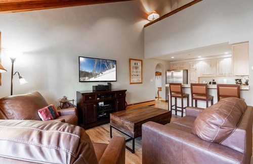 Vail Condo | Creekside Vail - In The Center Of Vail Village, Walk To Lifts