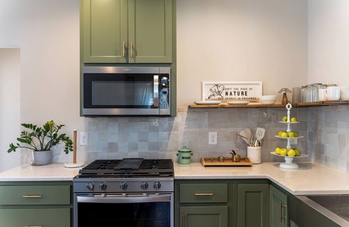 Ellijay Cabin | Creekside Wonderland-Modern Cabin in Ellijay W/Hiking Trail and Water Access