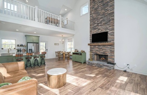 Ellijay Cabin | Creekside Wonderland-Modern Cabin in Ellijay W/Hiking Trail and Water Access