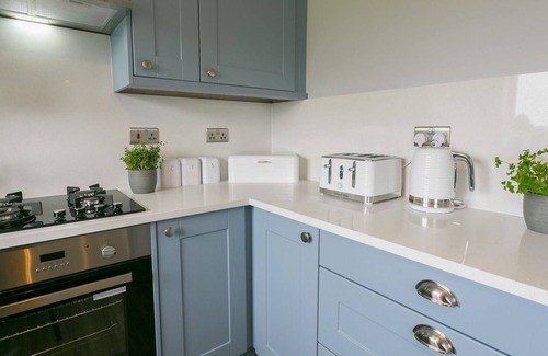 Trearddur Bay Cottage | Cregyn Mor - a coastal that sleeps 6 guests in 3 bedrooms