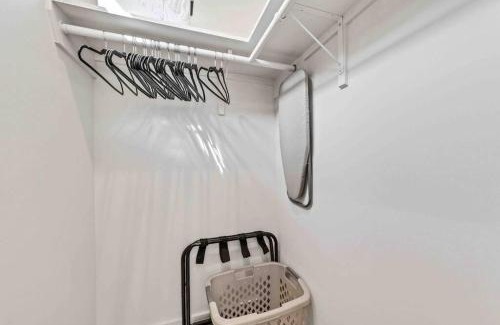 Lafayette Apartment | Creole House/KING bed/Relax in Cajun Comfort!