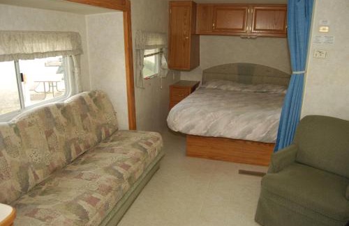 Quincy Resort | Crescent Bar Camping Resort Studio Cabin 2