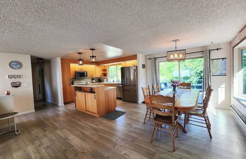 Port Angeles House | Crescent Beach Retreat: Cozy 4br House