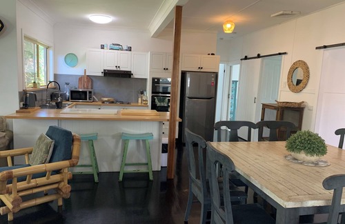 Crescent Head Cottage | Crescent Head 4 bedroom waterfront beach cottage