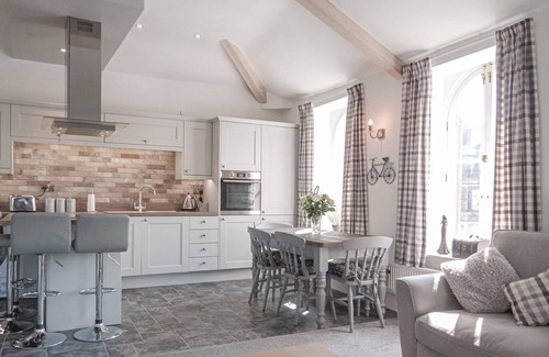 Buxton Cottage | CRESCENT VIEW, family friendly, character holiday cottage in Buxton