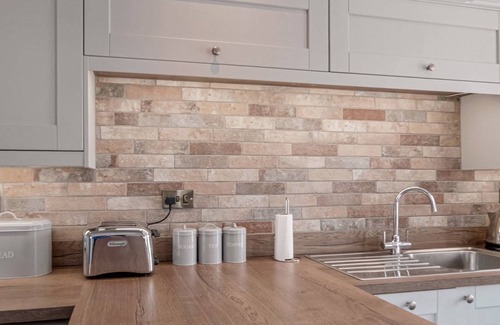 Buxton Cottage | CRESCENT VIEW, family friendly, character holiday cottage in Buxton