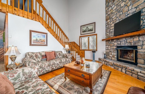 Sugar Mountain Hotel | Crest 100A