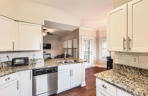 Old Fourth Ward Apartment | Crest at Midtown 4117 l 1 bedroom 1 Bathroom