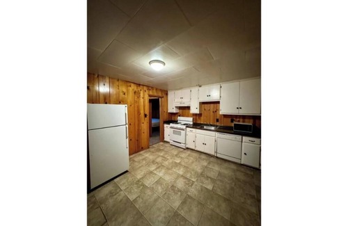 Crestline Apartment | Crest Lodge Historic Mountain Inn - Big bear