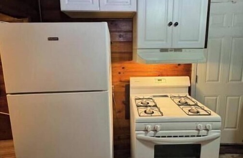 Crestline Apartment | Crest Lodge Historic Mountain Inn - ARROWHEAD