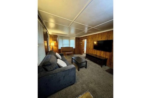 Crestline Apartment | Crest Lodge Historic Mountain Inn - Twin Peaks A