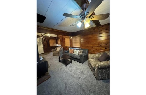 Crestline Apartment | Crest Lodge Historic Mountain Inn - Twin Peaks A