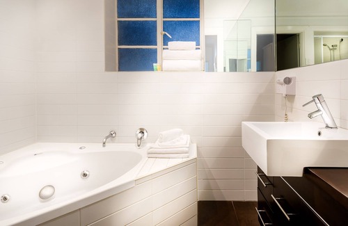 St Kilda Hotel | Crest on Barkly