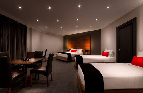St Kilda Hotel | Crest on Barkly