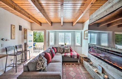 Crestline House | Crestline Cabin with Deck 1 Mi to Lake Gregory