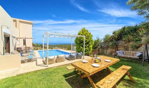 Kournas Villa | Cretan Sunny Villa