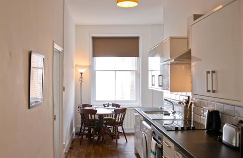 Worthing Apartment | CRH · Corner House Apartment