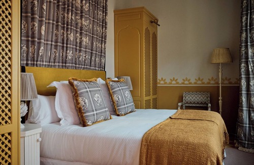 Encarnacion-Regina Hotel | Cristine Bedfor Sevilla