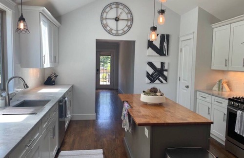Villa Heights House | Cronson's Bungalow in Villa Heights