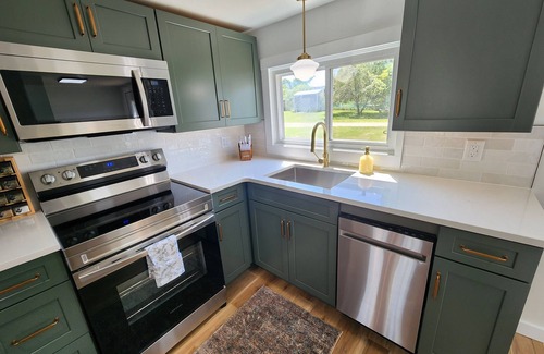 Sheridan Cottage | Crooked Lake lakefront lot-lakeside firepit-kayaks