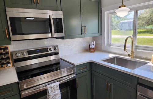 Sheridan Cottage | Crooked Lake lakefront lot-lakeside firepit-kayaks