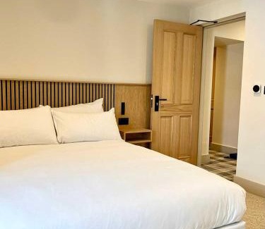 Otley Hotel | Cross Pipes Tavern and Rooms