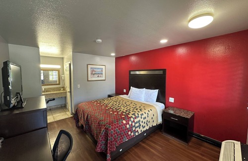Central Sacramento Hotel | Crossroads Inn