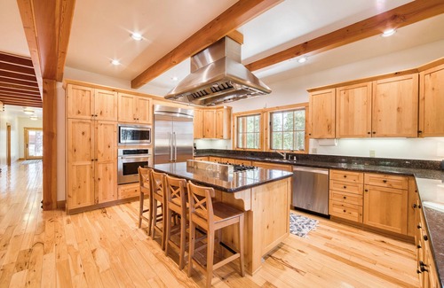 Truckee House | Crossroads Luxury 5BR By Tahoe Getaways - MONTHLY Rental in Truckee, Hot Tub
