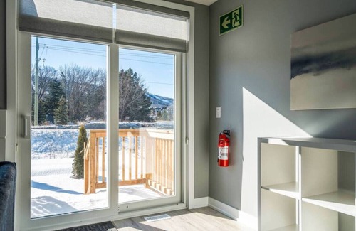 The Blue Mountains House | Crosswinds Haven: 3BDR Backing onto Blue Mountain