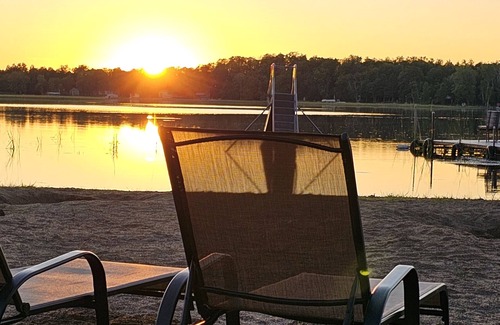 Nevis Cabin | Crow Crest Lodge Resort #8 Waters Edge, Stunning Sunsets, Family Getaway