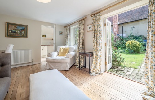 Stoke by Nayland House | Crown Cottage is a classic 16th Century Suffolk cottage, in a commanding position in Stoke-by-Naylan
