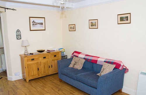 Exford House | Crown Cottage is a picture postcard thatched, self catering holiday cottage