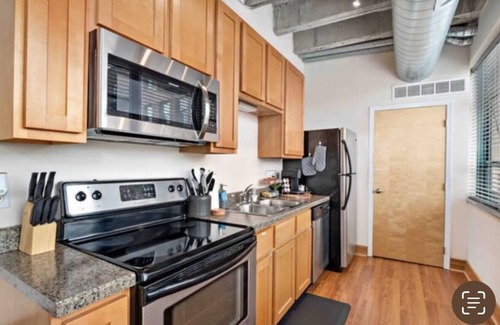 Downtown St. Louis Apartment | Crown Hidden Suite Free Self-Prepared Breakfast Free Street Parking
