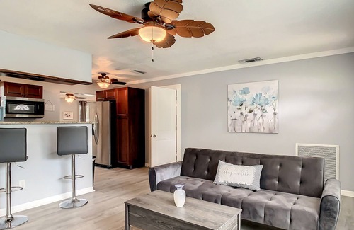 Walsingham House | Crown Jewel of Clearwater II, 5 min to Beach, on Pinellas Trail