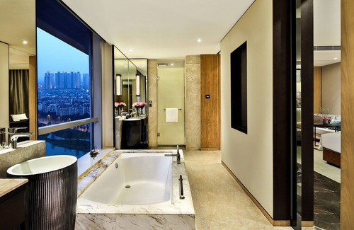 Chengdu Hotel | Crowne Plaza Chengdu Wenjiang by IHG