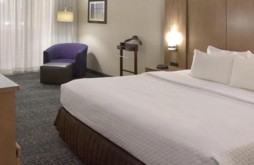 Middleburg Heights Hotel | Crowne Plaza Cleveland Airport by IHG