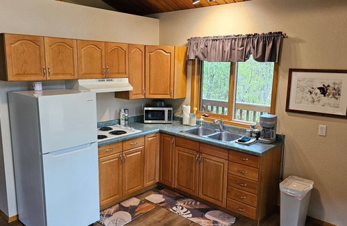 Crowsnest Pass Cabin | Crowsnest River Chalet - Moose