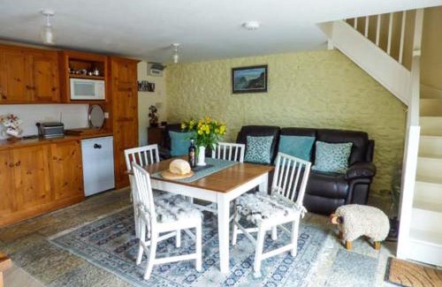 Llanwrda House | Crud-y-Barcud