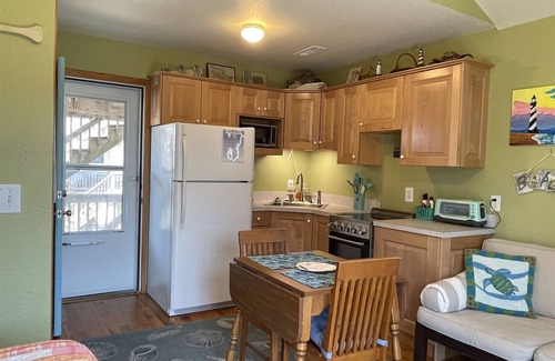 Hatteras Condo | Cruise into Ocean's Door West and set sail in the calm setting of the cabana!
