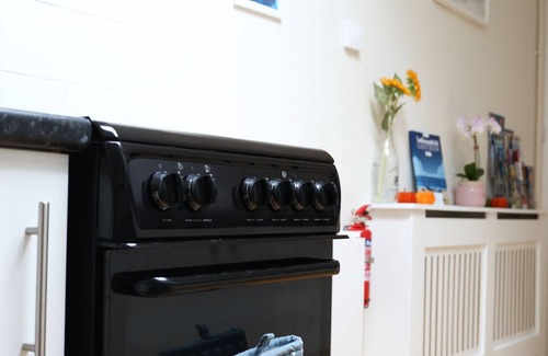 Netley Apartment | Cruise, Relax, Explore. 2BR Free parking. 10minutes to city & cruise port. 5*