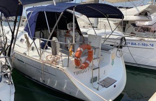 Badalona Boat Rental | Cruising Boat for up to 6 people in MASNOU