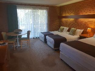 Lavington Hotel | Crystal Fountain Motel Albury