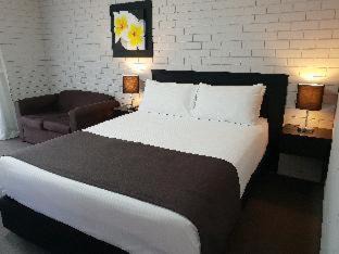 Lavington Hotel | Crystal Fountain Motel Albury