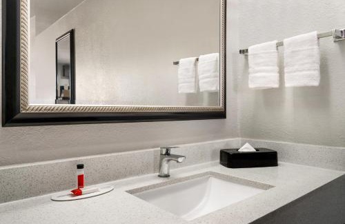 Northside Hotel | Crystal Inn Northeast Houston Downtown I-610