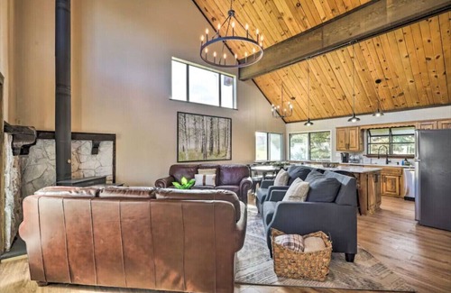 Angel Fire Cabin | Crystal Mountain Lodge * Walk to Resort! * Hot Tub